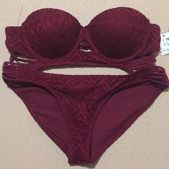 𝅺TiniBikini, Bordeaux , size L - Picture 1 of 4